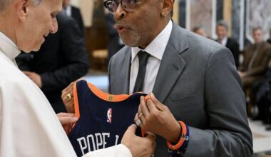 Papst Leo jetzt mit Rückennummer 14