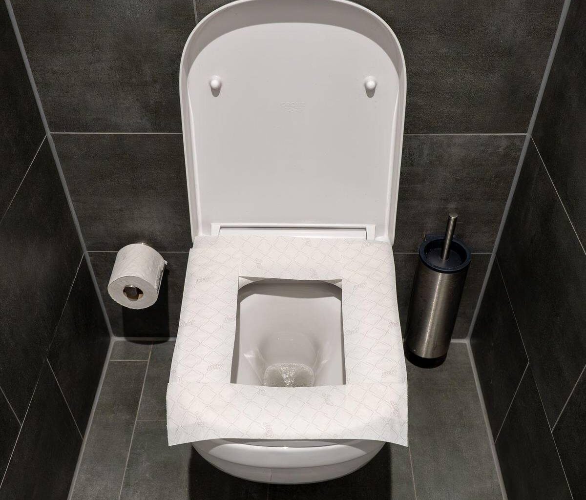 Papier auf die Brille? Hygiene-Tipps für öffentliche Klos