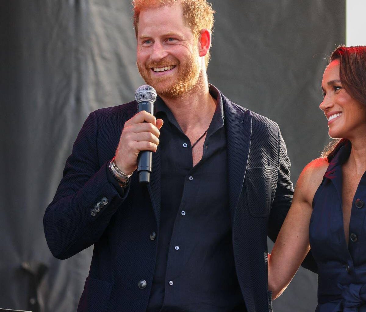 Harry, Meghan und ihre Kinder helfen in Gemeinschaftsküche