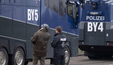 Demonstranten versuchen zu AfD-Veranstaltung durchzubrechen