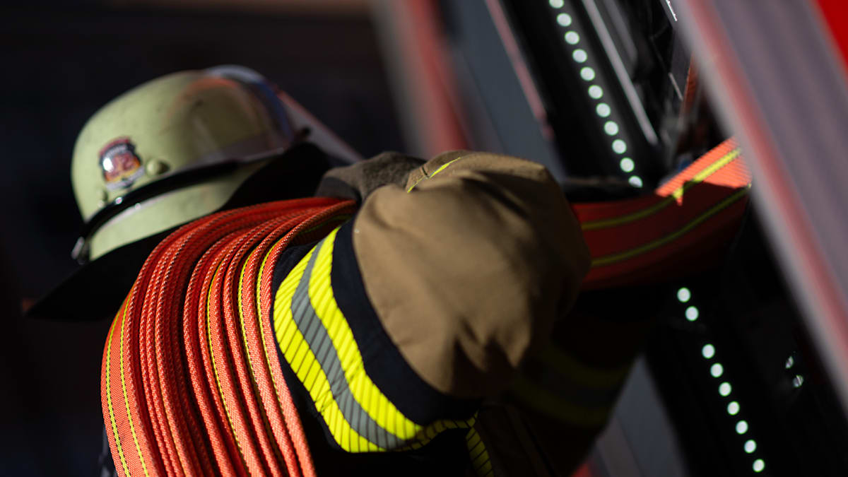 Berlin-Lichterfelde: Brand in Berliner Industriegebiet – Feuerwehr im Großeinsatz