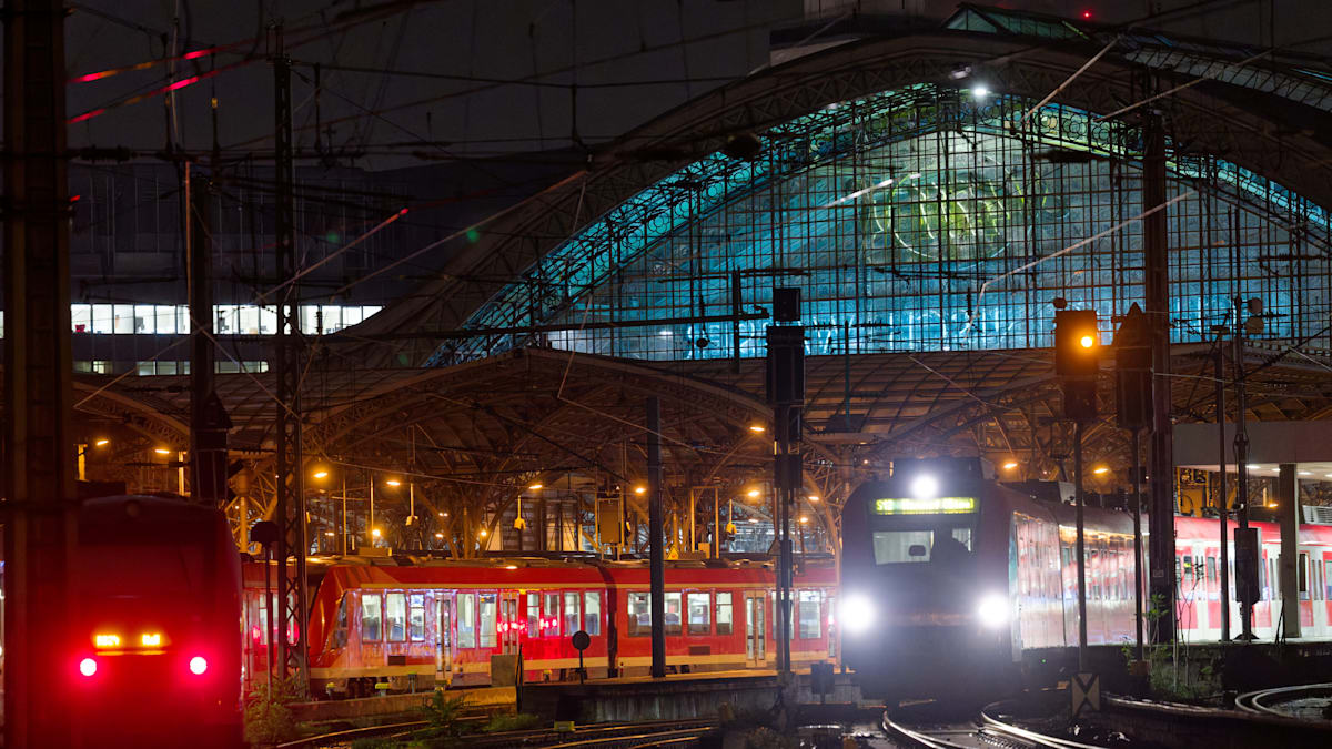Chaoten von Schalke und BVB: Hooligan-Schlacht im Kölner Hauptbahnhof