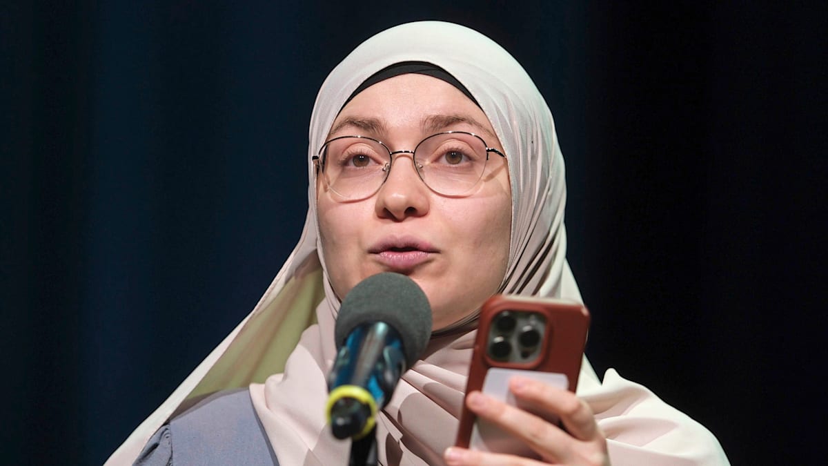 Chemnitz: „Wichtig ist, dass wir zusammenhalten“ – Muslima Ayse Irem ist Deutsche Meisterin im Poetry Slam