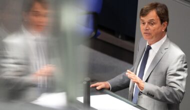 Geplante Russland-Reise: Dann „hätte schon Franz Josef Strauß Landesverrat begangen“ – AfD weist CDU-Kritik zurück