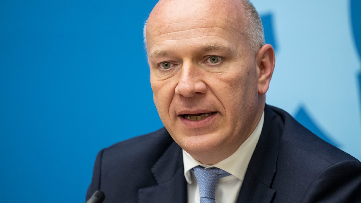 Berlins Bürgermeister: „Bundesregierung arbeitet zu wenig an Problemen dieses Landes“, kritisiert Wegner