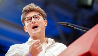 Philipp Türmer: „Friedrich Merz sollte ein bisschen mehr Haftbefehl hören“, empfiehlt der Juso-Chef