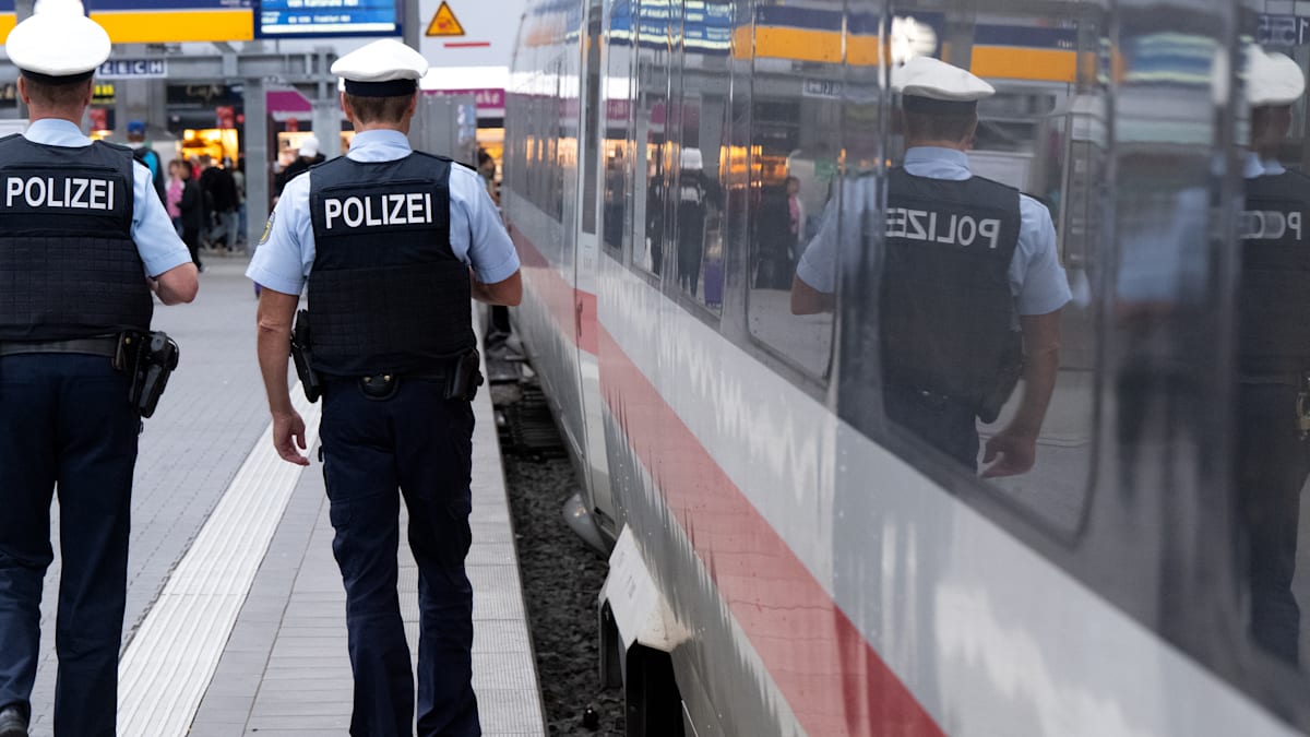 München: Gruppe stürmt ICE – Zugbegleiterin zu Boden gestoßen und getreten