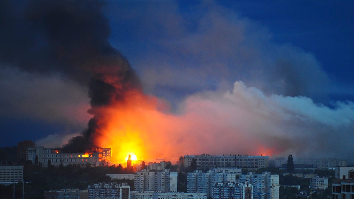 Ukraine-Krieg: ++ Brände und Evakuierungen – Drohnenangriff auf Charkiw fordert mehr als 30 Verletzte ++ Liveticker