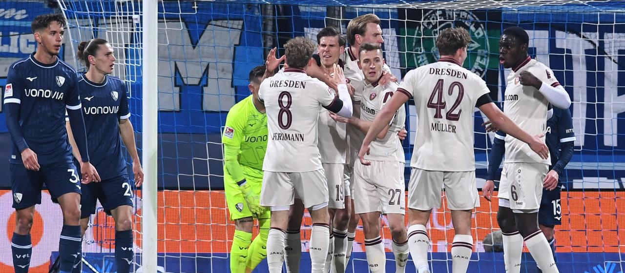 Jubel bei der Mannschaft von Dynamo Dresden | ddp/Revierfoto Jubel bei der Mannschaft von Dynamo Dresden