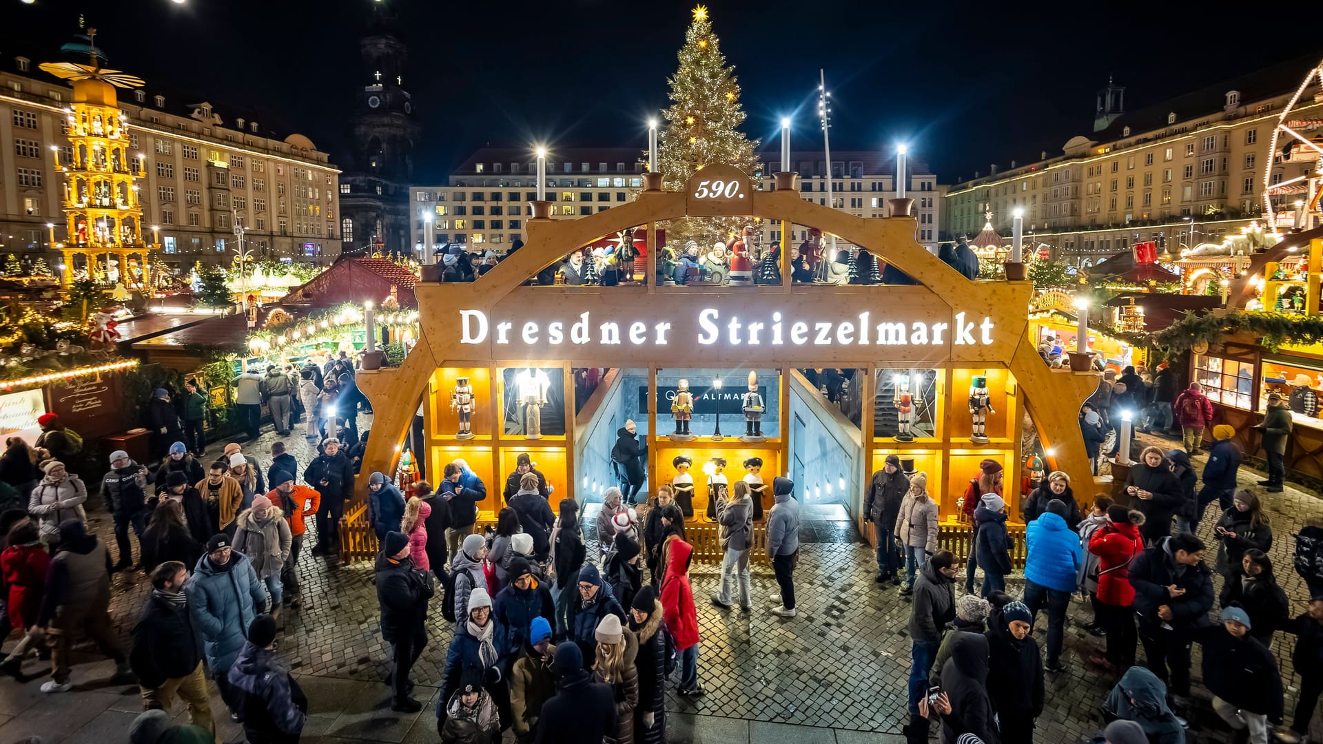 Dresdner Striezelmarkt (Archivbild): In diesem Jahr wird es nach 14 Jahren Pause wieder eine Bergparade geben.