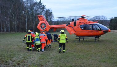 Gegen Baum geprallt: Motorradfahrer (35) per Hubschrauber in Hamburger Klinik