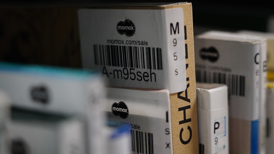 Zwischen Pausenstress und Tarifstreit: Das sagen Beschäftigte und Arbeitgeber bei Momox in Leipzig