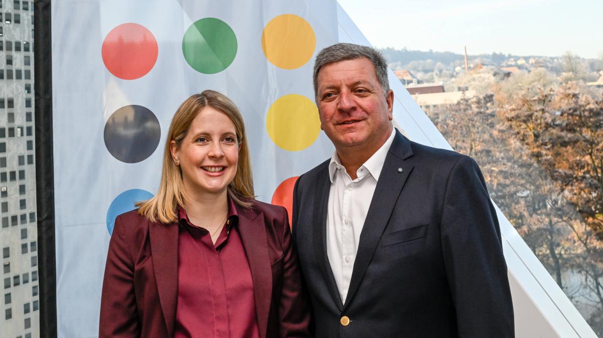 Minister werben in Würzburg für einfaches, günstigeres Bauen