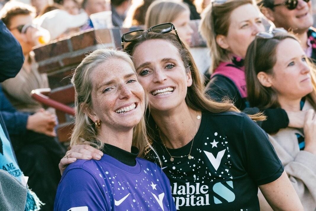 Haben zusammen in einen Fußballverein investiert: Gründerinnen Lea-Sophie Cramer und Verena Pausder.