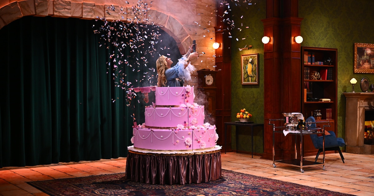 Bill Kaulitz klettert mitten in ARD-Show plötzlich aus einer rosa Torte