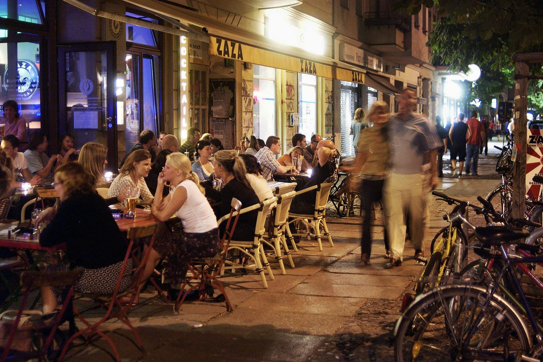 Hat bei Tag und Nacht den Titel der „coolsten Straße Berlins“ verdient: die Kastanienallee.