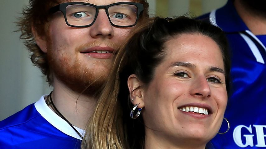 Ed Sheeran und seine Frau Cherry Seaborn bei einem Fußballspiel 2018