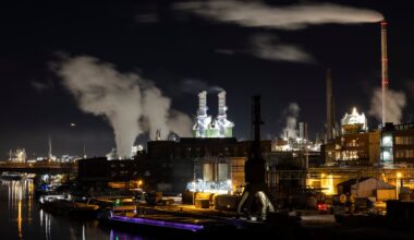 Unternehmen planen Jobabbau | Politik