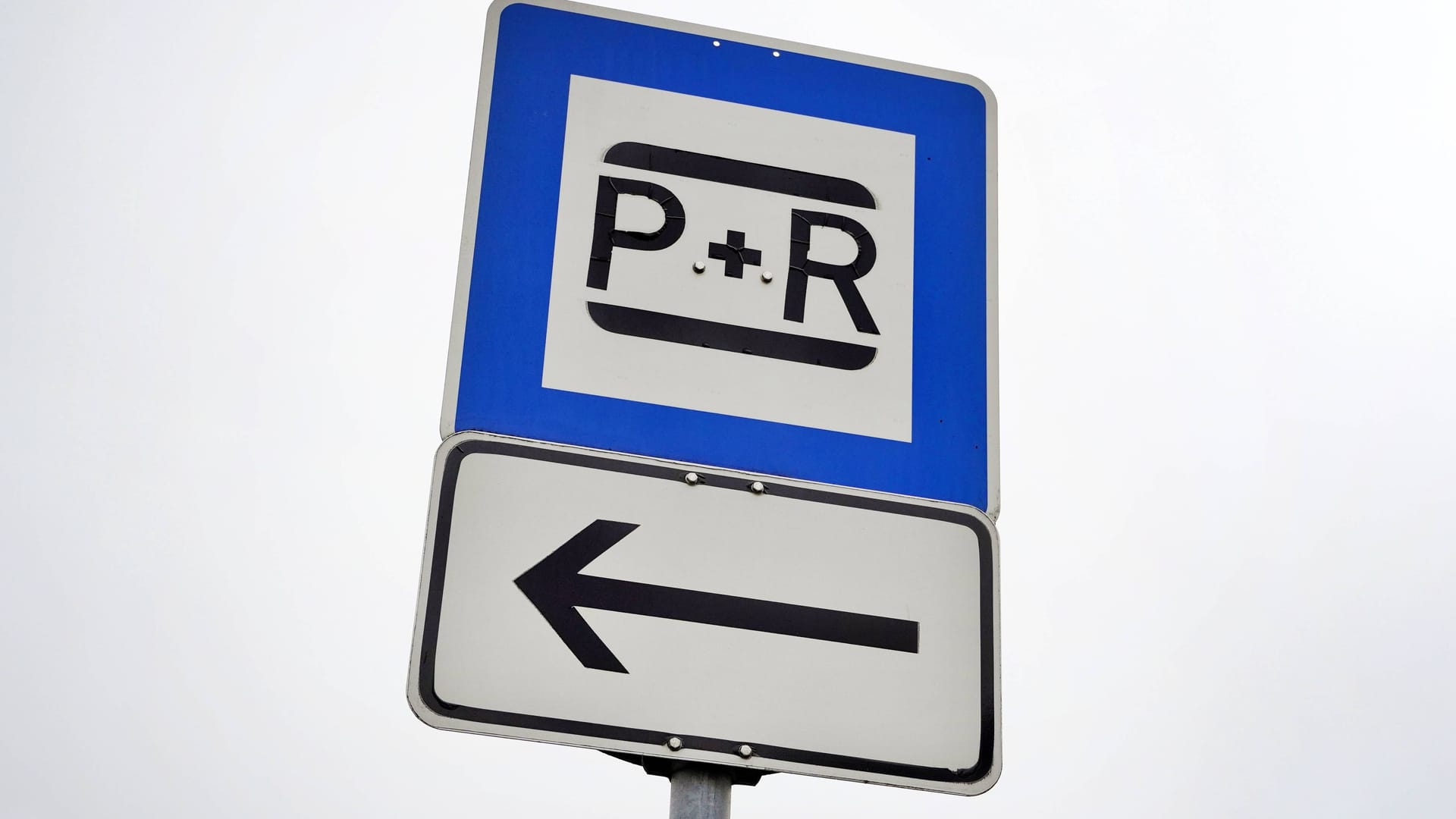 Ein "Park+Ride"-Schild (Archivbild): Sie ermöglichen die Anreise.