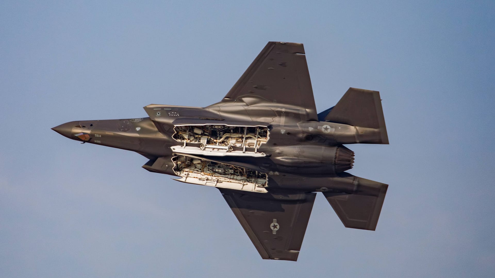 Eine F-35 im Flug: Die USA patroullieren nahe Venezuela mit Kampfjets und Schiffen. (Archivbild)