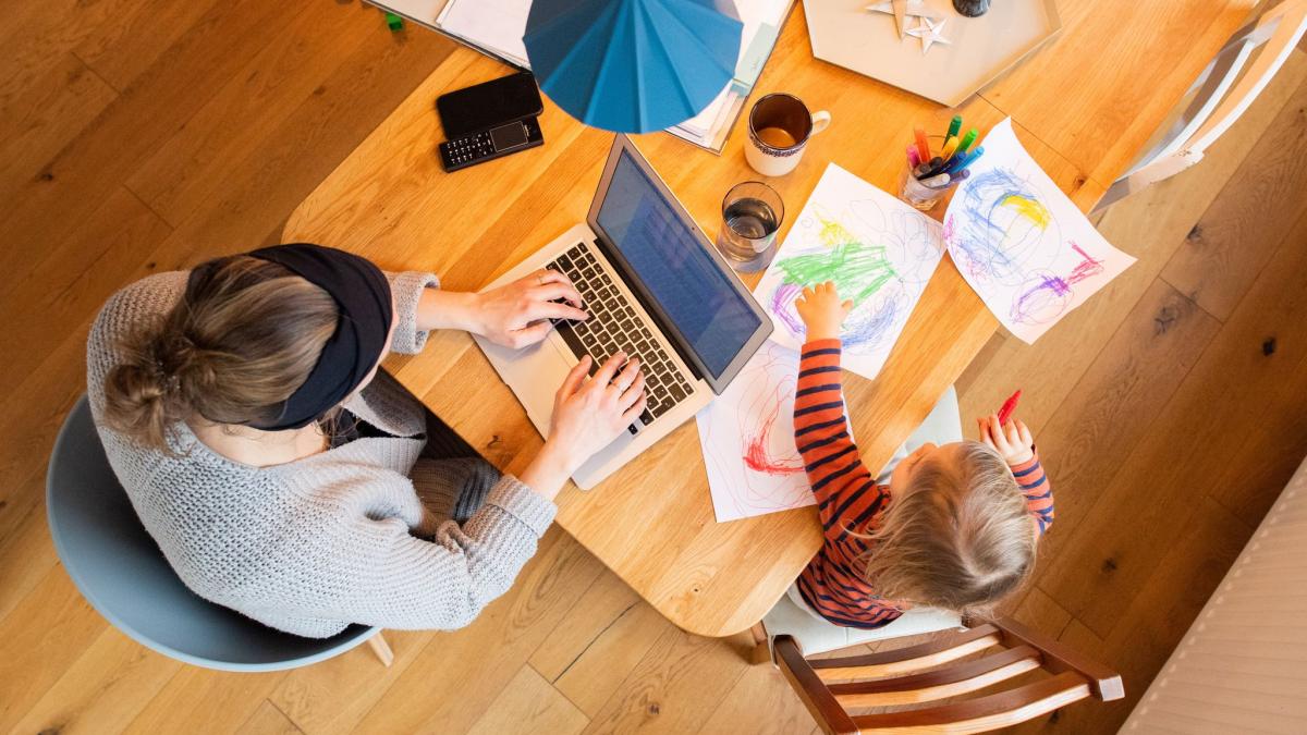 Diese Unternehmen im Kreis Augsburg kommen Eltern entgegen