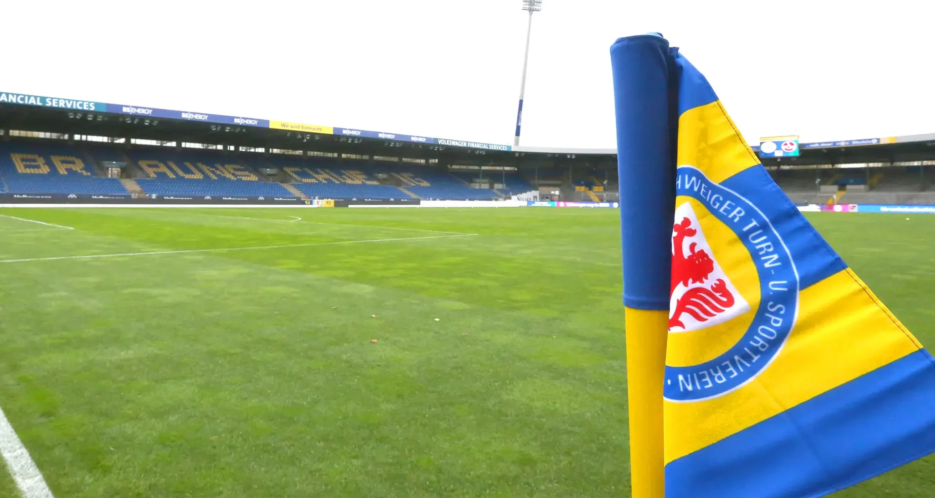 Rasen ramponiert! Golfkart-Gate bei Eintracht Braunschweig