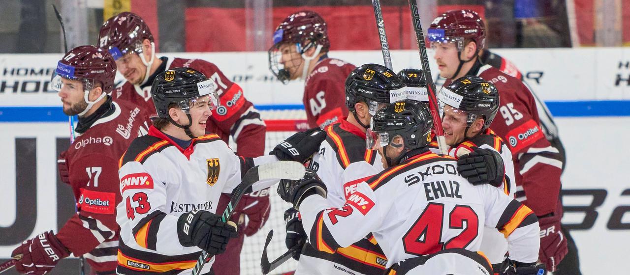 Deutsches Team jubelt nach Führungstreffer | IMAGO / ActionPictures Deutsches Team jubelt nach Führungstreffer