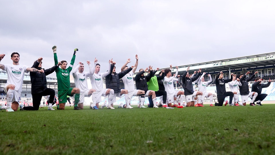 3. Liga: Erzgebirge Aue will das Sechs-Punkte-Spiel in Wiesbaden "unbedingt ziehen"