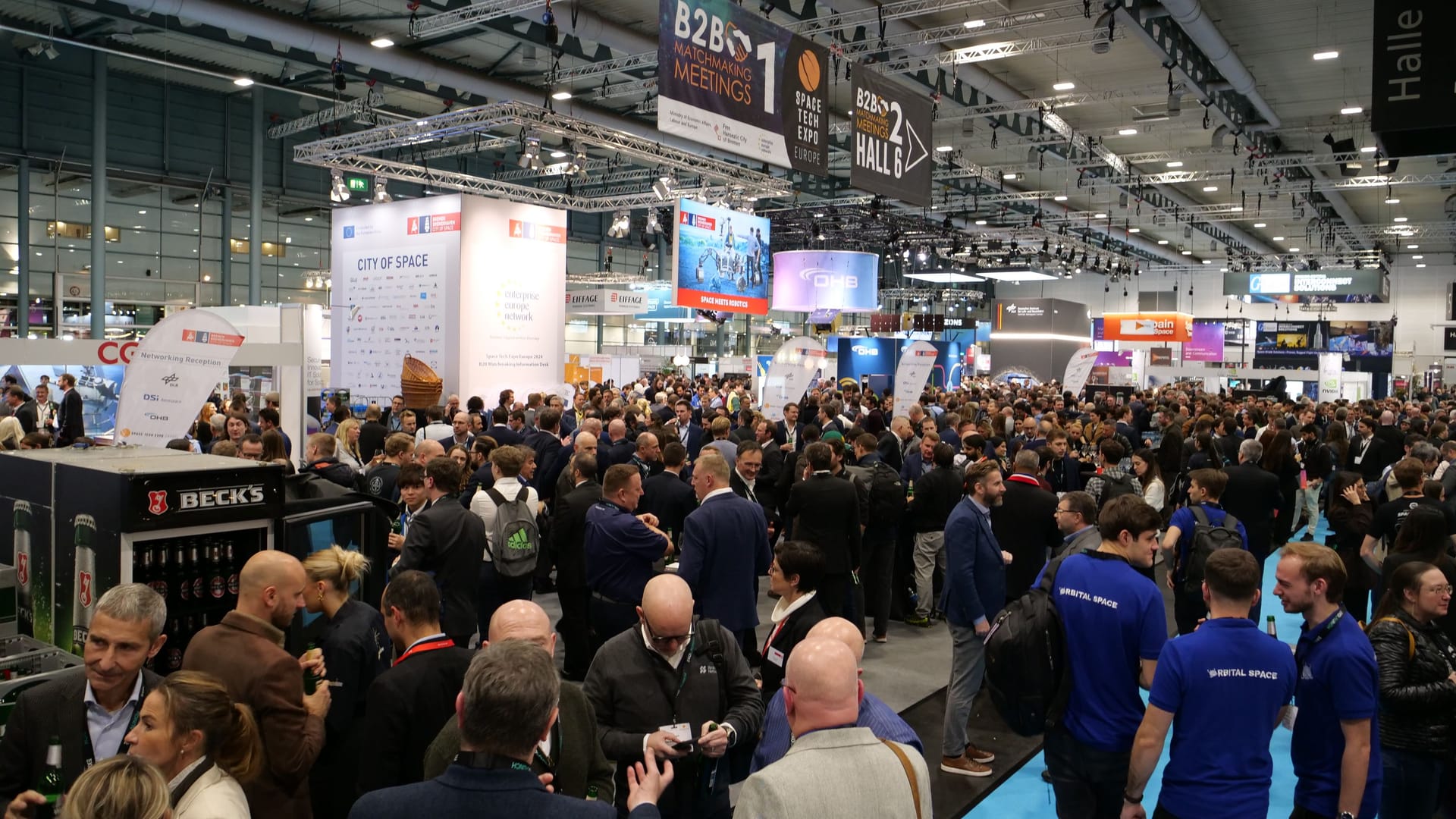 Europas größte Fachmesse für Raumfahrtthemen: Etwa 10.000 Besucher werden in den Messehallen erwartet. Europas größte Fachmesse für Raumfahrtthemen: Etwa 10.000 Besucher werden in den Messehallen erwartet.