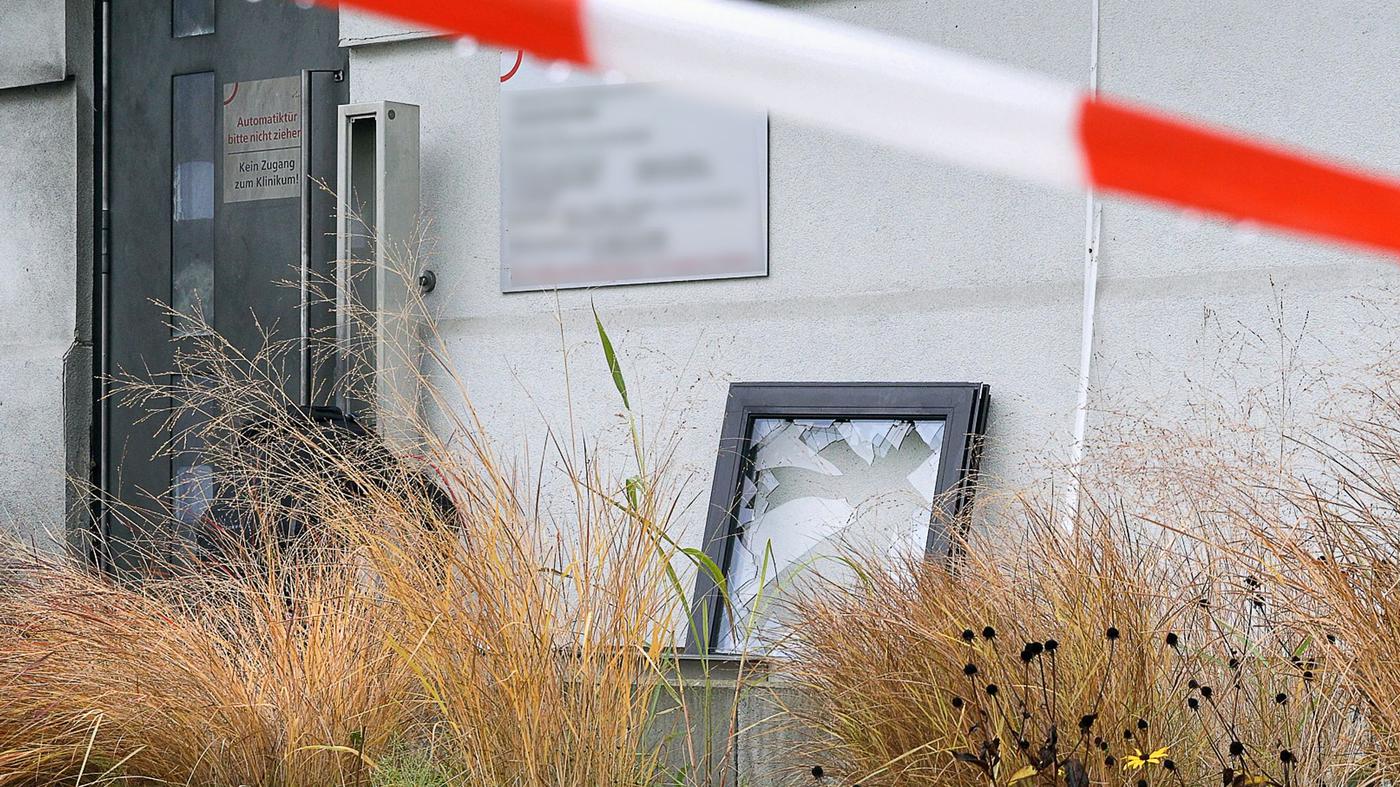 Charité und Vivantes-Klinikum in Berlin durch Brand und Pyrotechnik beschädigt