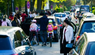 Umstrittene Elterntaxis: Stadt Nürnberg startet neue Kampagne zur Verkehrssicherheit - Bayern