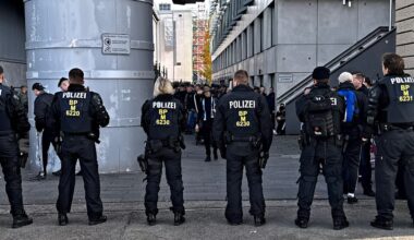 Auf dem Weg nach München: 100 Fußball-Fans beim Schwarzfahren erwischt | Regional
