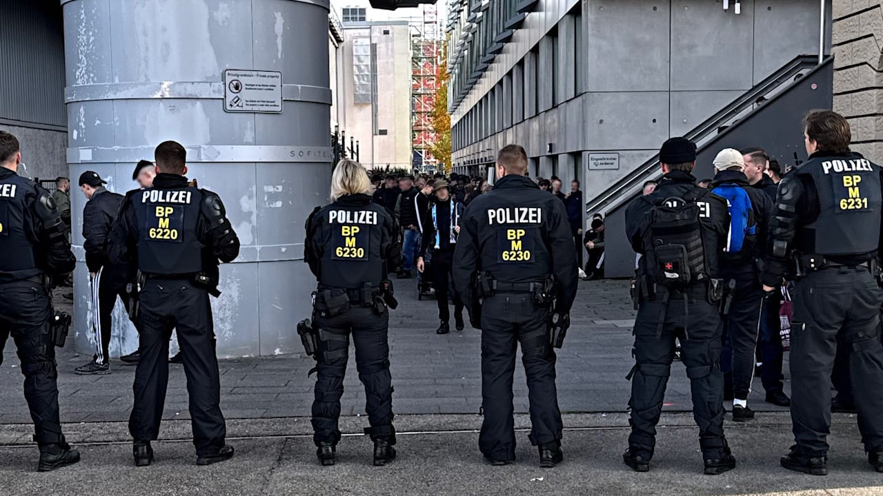 Auf dem Weg nach München: 100 Fußball-Fans beim Schwarzfahren erwischt | Regional