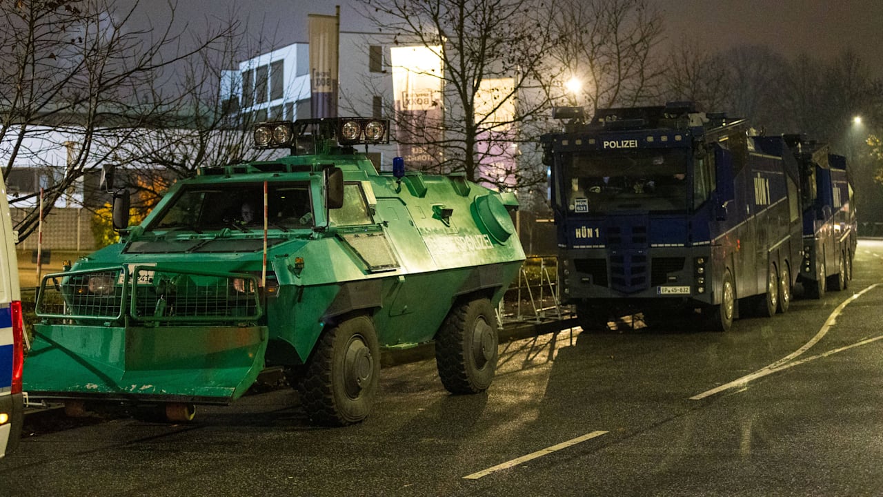 Gründungs-Kongress der AfD-Jugend: 6000 Polizisten machen Gießen zur Festung | Regional