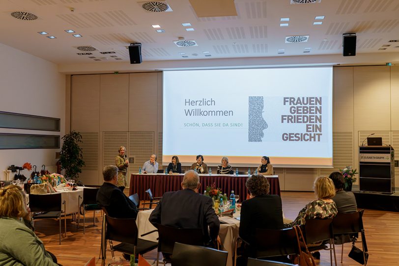 Ausstellung „Frauen geben Frieden ein Gesicht“ eröffnet