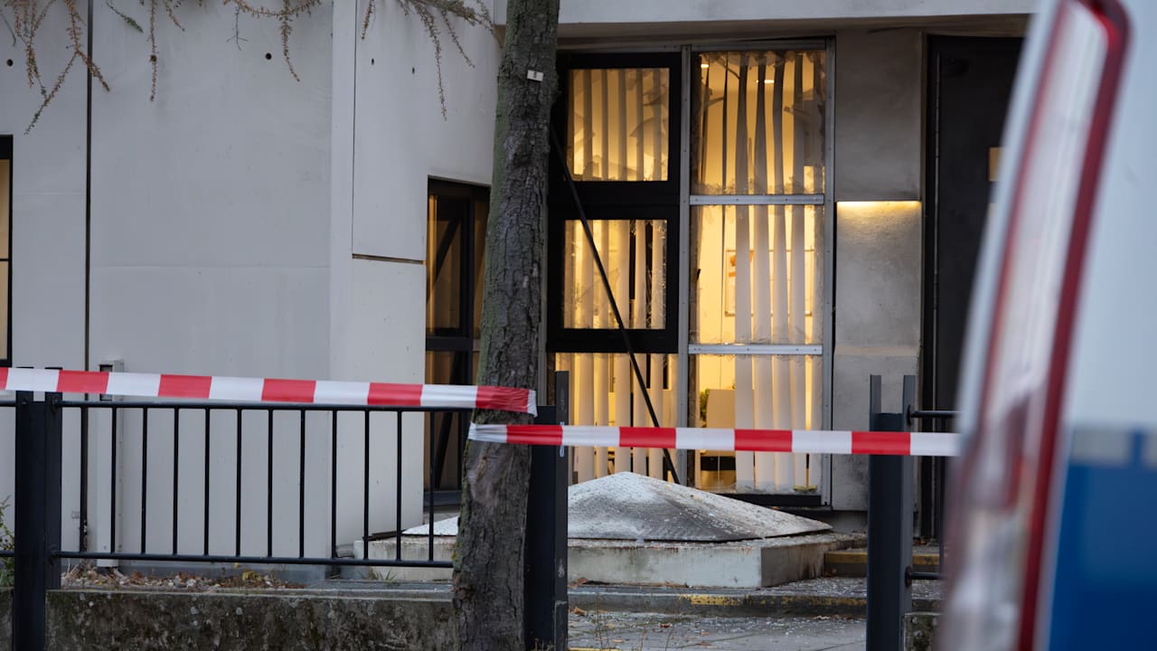 Berlin: Explosion und Feuer vor zwei Kliniken | Regional