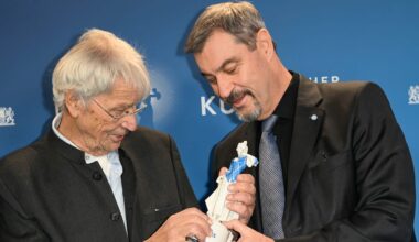 Markus Söder verneigt sich vor Gerhard Polt beim Bayerischen Kunstpreis | Unterhaltung