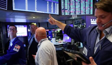 Fed-Entscheidungsträger uneinig: Zinssenkungs-Hoffnung überlagert Tech-Sorgen an der Wall Street