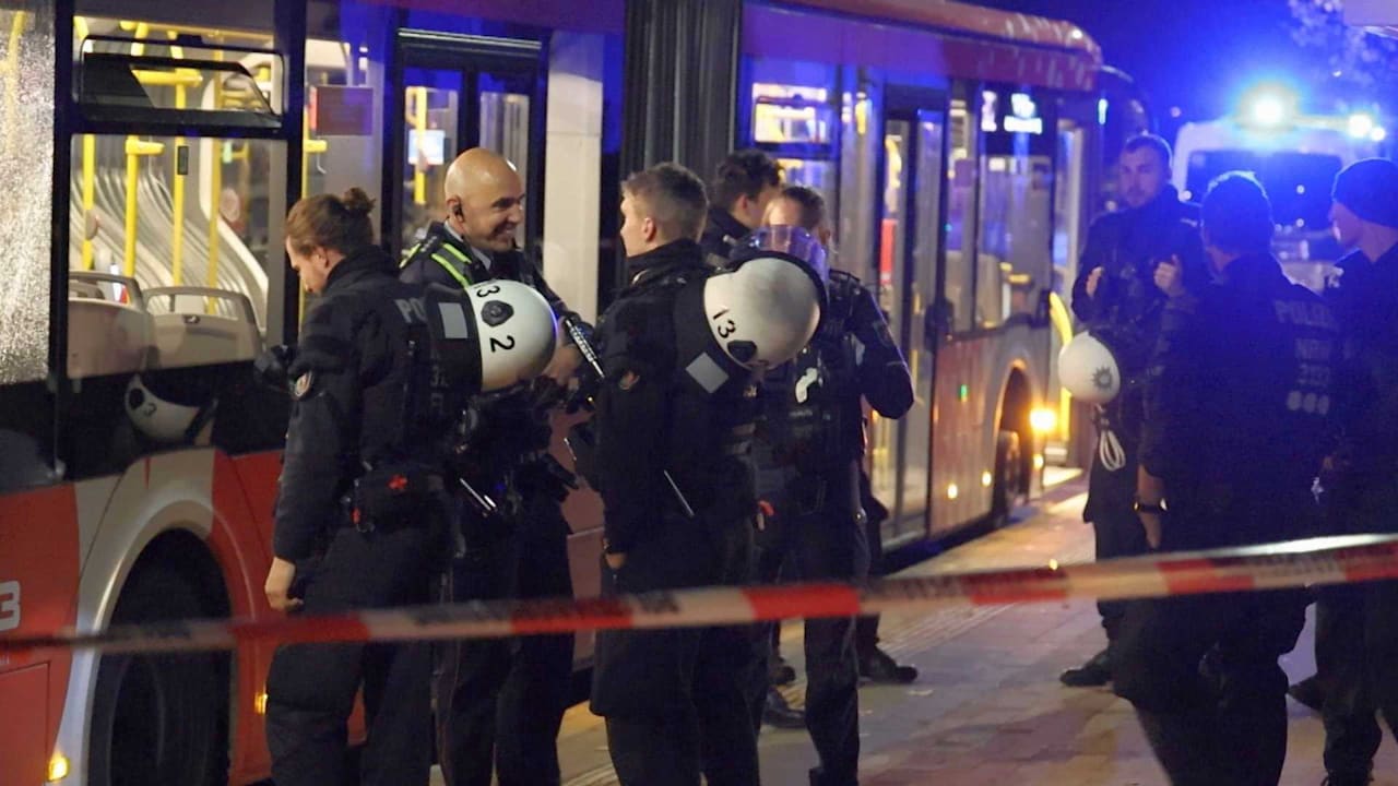 An Halloween: Polizei-Großeinsatz! Busse in Bonn attackiert | Regional