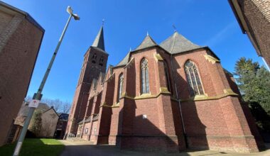 Die Kirche in Keyenberg soll am 2. Adventssonntag weihnachtlich erstrahlen - zum Mitsingkonzert mit „beets`n`berrie“.