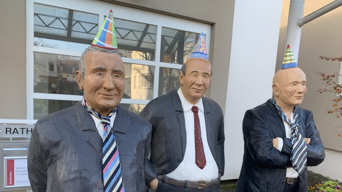 Oberkirchs Hommage an Alltagsmenschen: Wenn Skulpturen stricken können