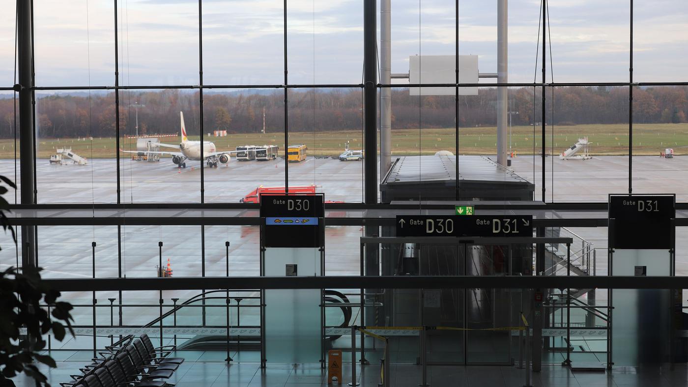 Flughafensicherheit: Flughafen Köln/Bonn: Erneut Passagiere auf Flugfeld