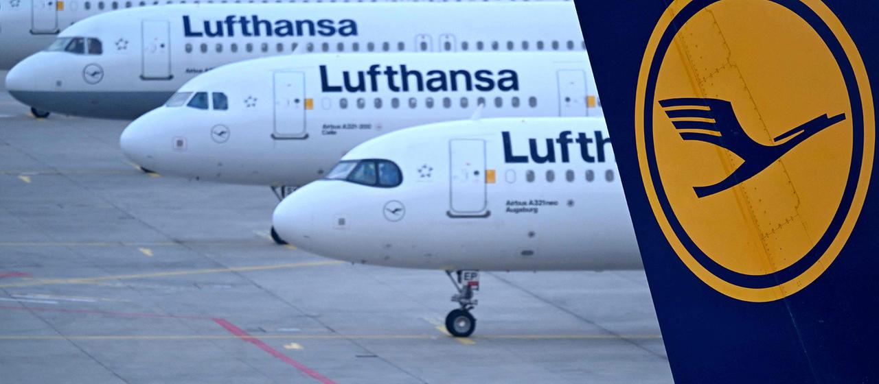 Mehrere Flugzeuge der Lufhansa am Flughafen Frankfurt am Main.