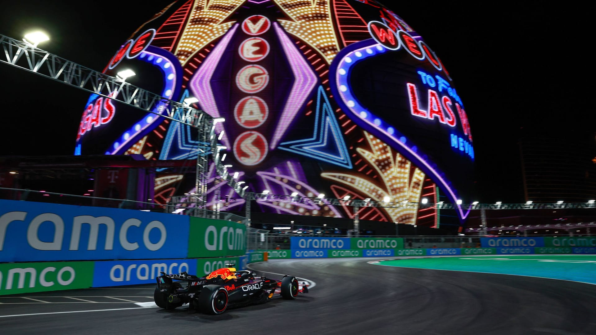 Formel-1-Auto auf dem Kurs in Las Vegas: Noch sind die Veranstalter optimistisch für das Rennwochenende.
