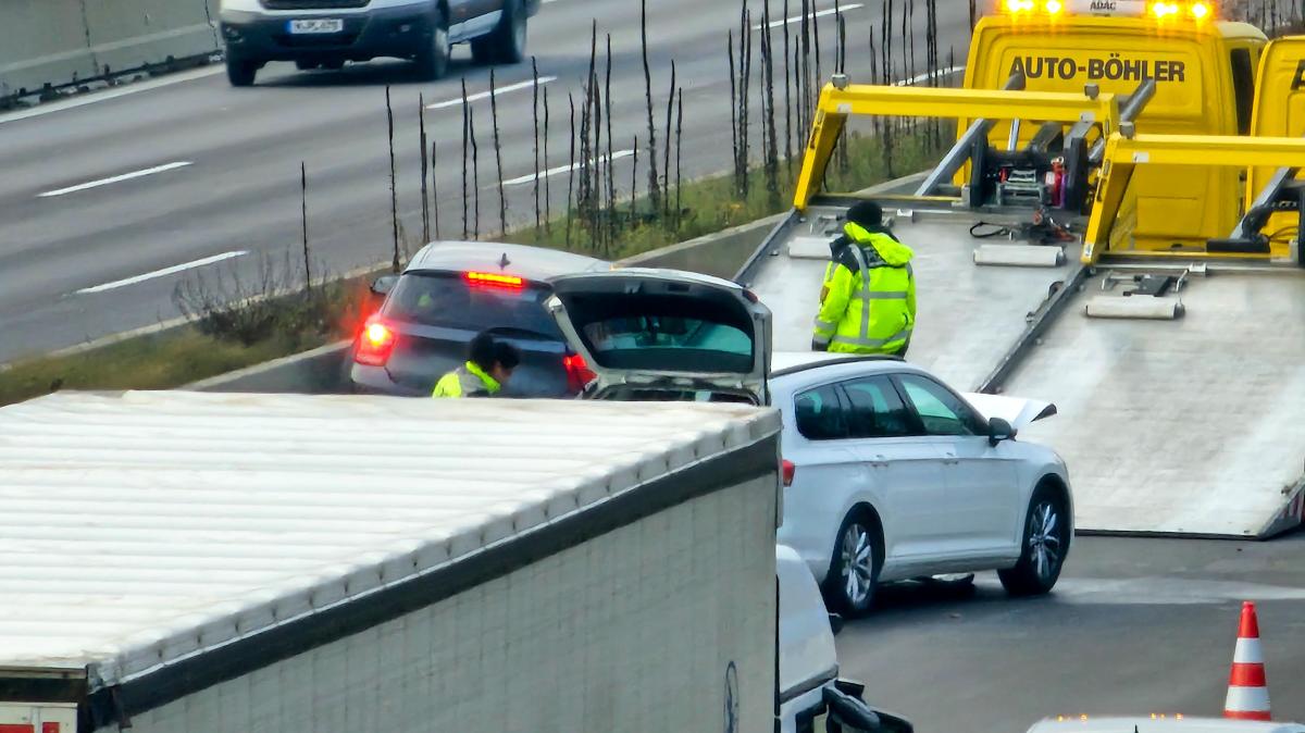 Unfall A5 verursachte Stau im Berufsverkehr bei Karlsruhe