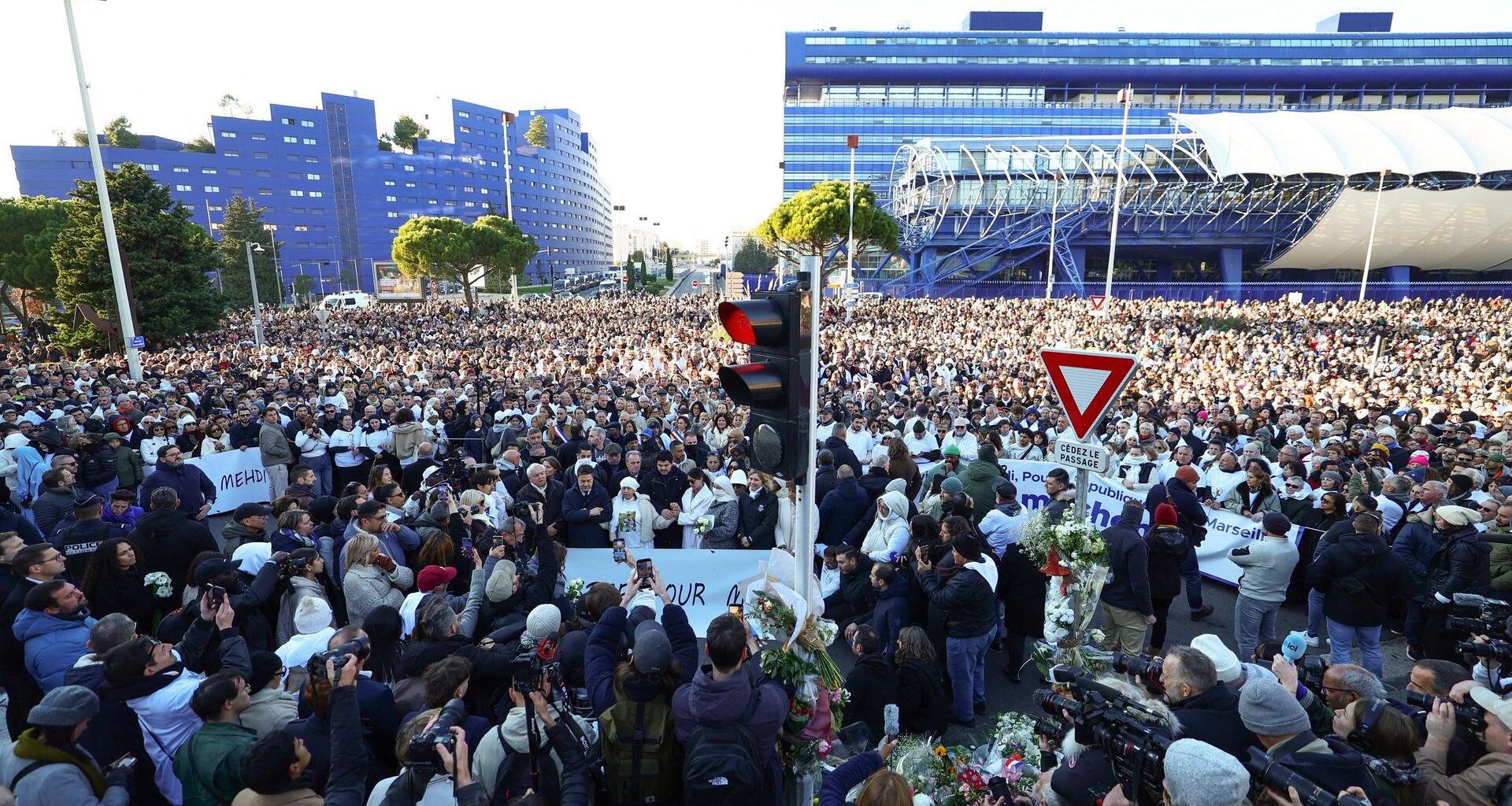 Tausende Menschen protestieren in Marseille gegen die Drogenkriminalität.