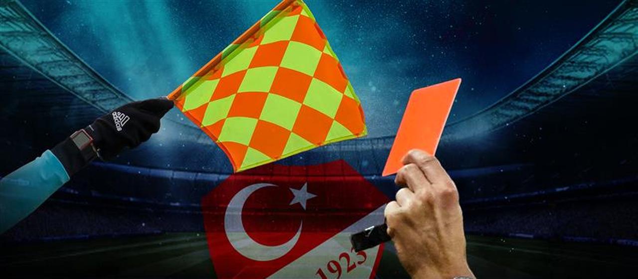 Das Wappen des türkischen Fussball-Bundes mit einer Fahne und roter Karte