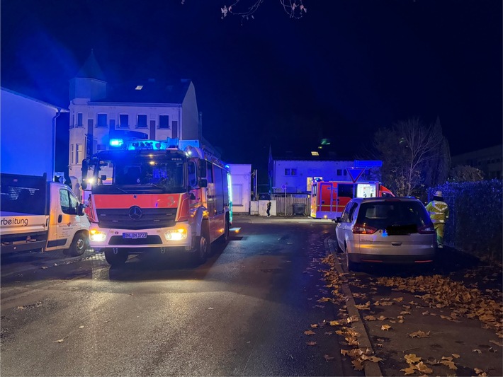 FW-BN: Schnelles Eingreifen der Feuerwehr verhindert Brandausbreitung in einem Wohnheim in Bad Godesberg