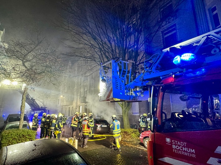 FW-BO: Kellerbrand in Bochum: Feuerwehr rettet fünf Personen - alle unverletzt
