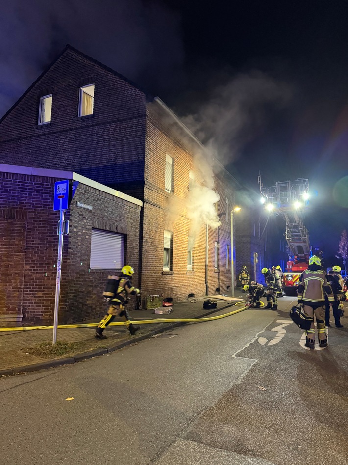 FW-GE: Bewohner stirbt bei Zimmerbrand in Schalke-Nord